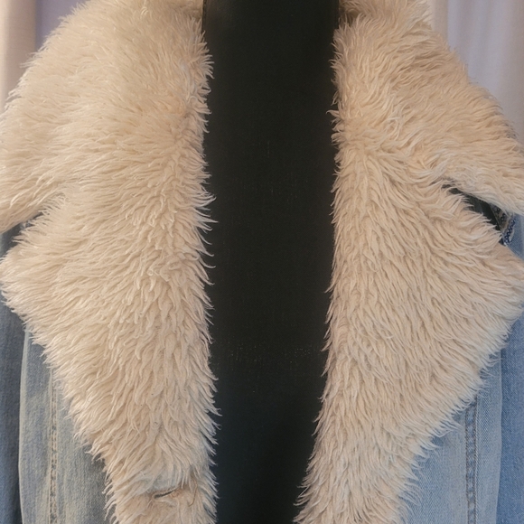 Free People, Women's Light Blue Denim Jacket with Faux Shearling, Size M - Picture 4 of 13